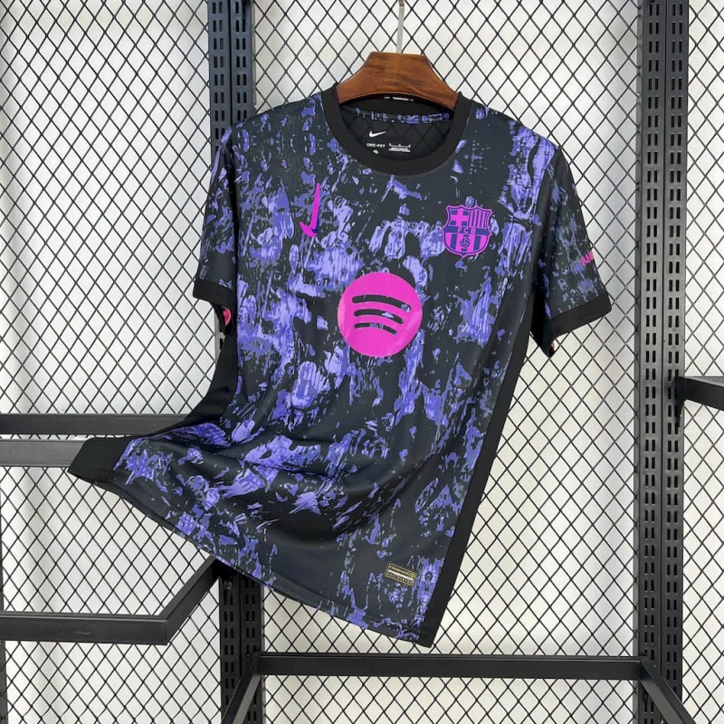 25/26 Barcelona pre-match training